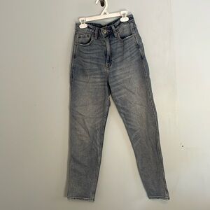 Hollister ultra high-rise mom jean, light-medium wash